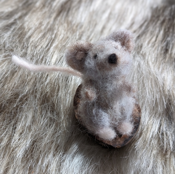 Life-size Mouse Soft Sculpture Handmade - Picture 4 of 8